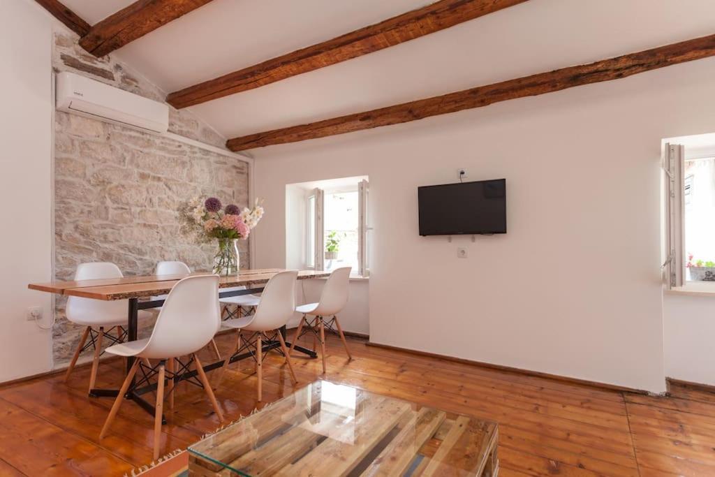 Vintage Apartment Rovinj Old Town Exterior foto